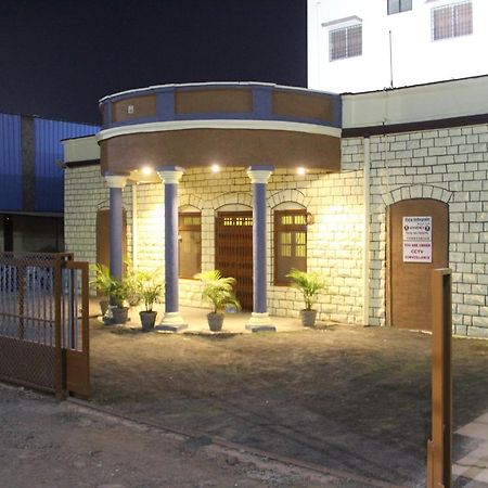 Yuvraj Lodge Osmanabad 외부 사진