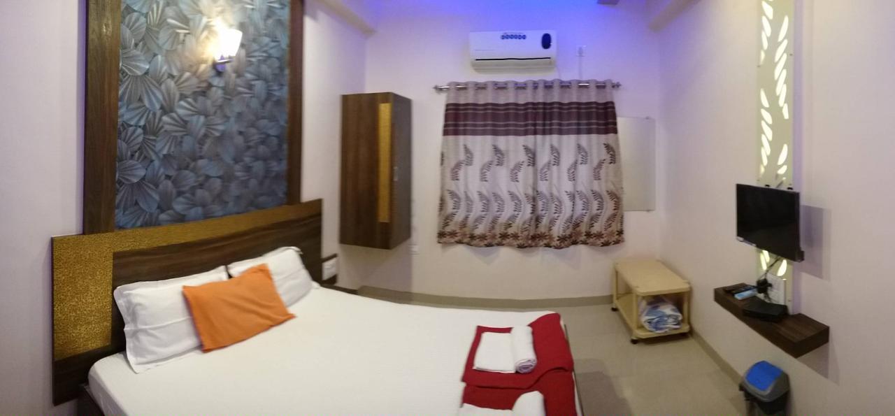 Yuvraj Lodge Osmanabad 외부 사진