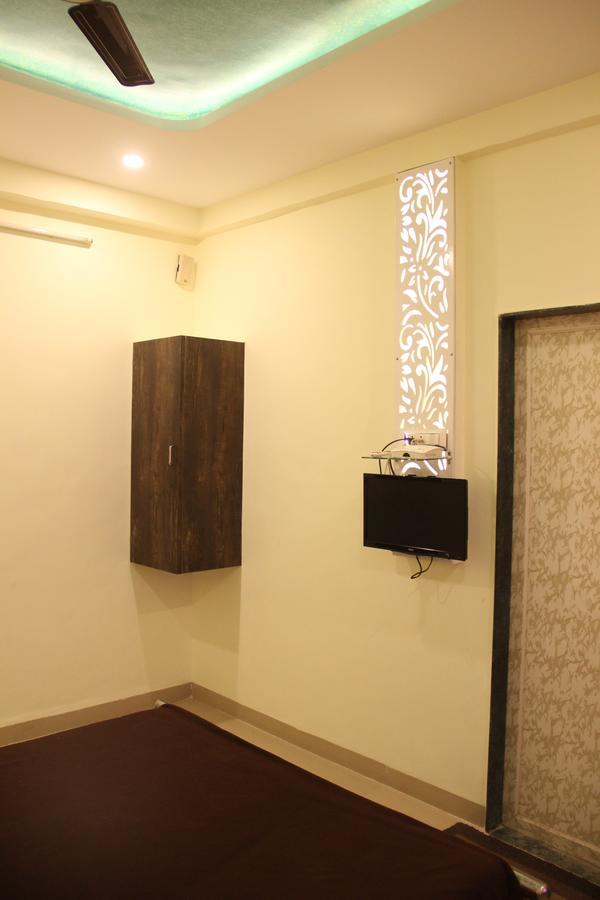 Yuvraj Lodge Osmanabad 외부 사진