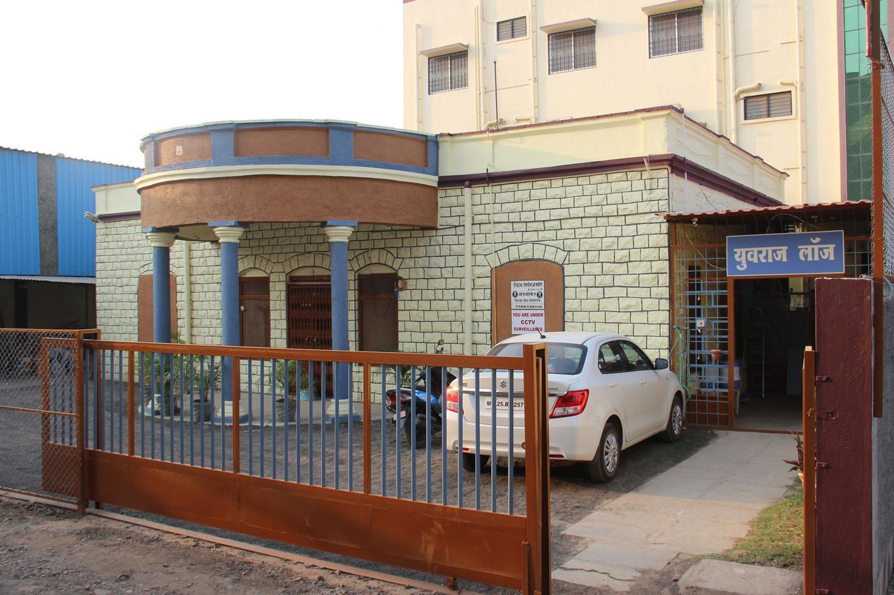 Yuvraj Lodge Osmanabad 외부 사진