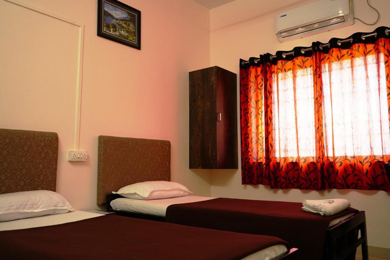 Yuvraj Lodge Osmanabad 외부 사진