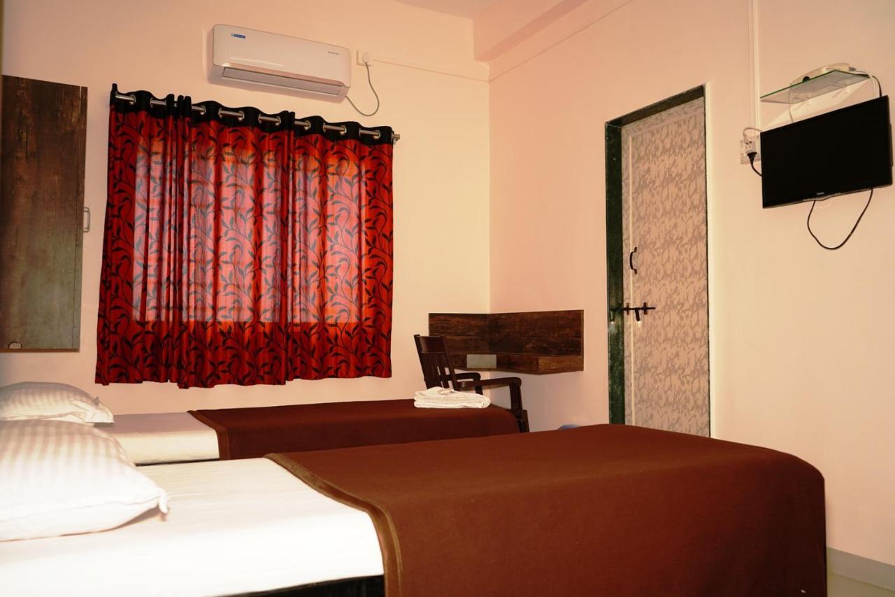 Yuvraj Lodge Osmanabad 외부 사진