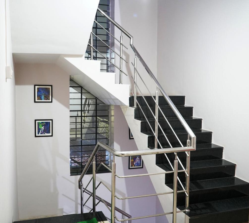 Yuvraj Lodge Osmanabad 외부 사진
