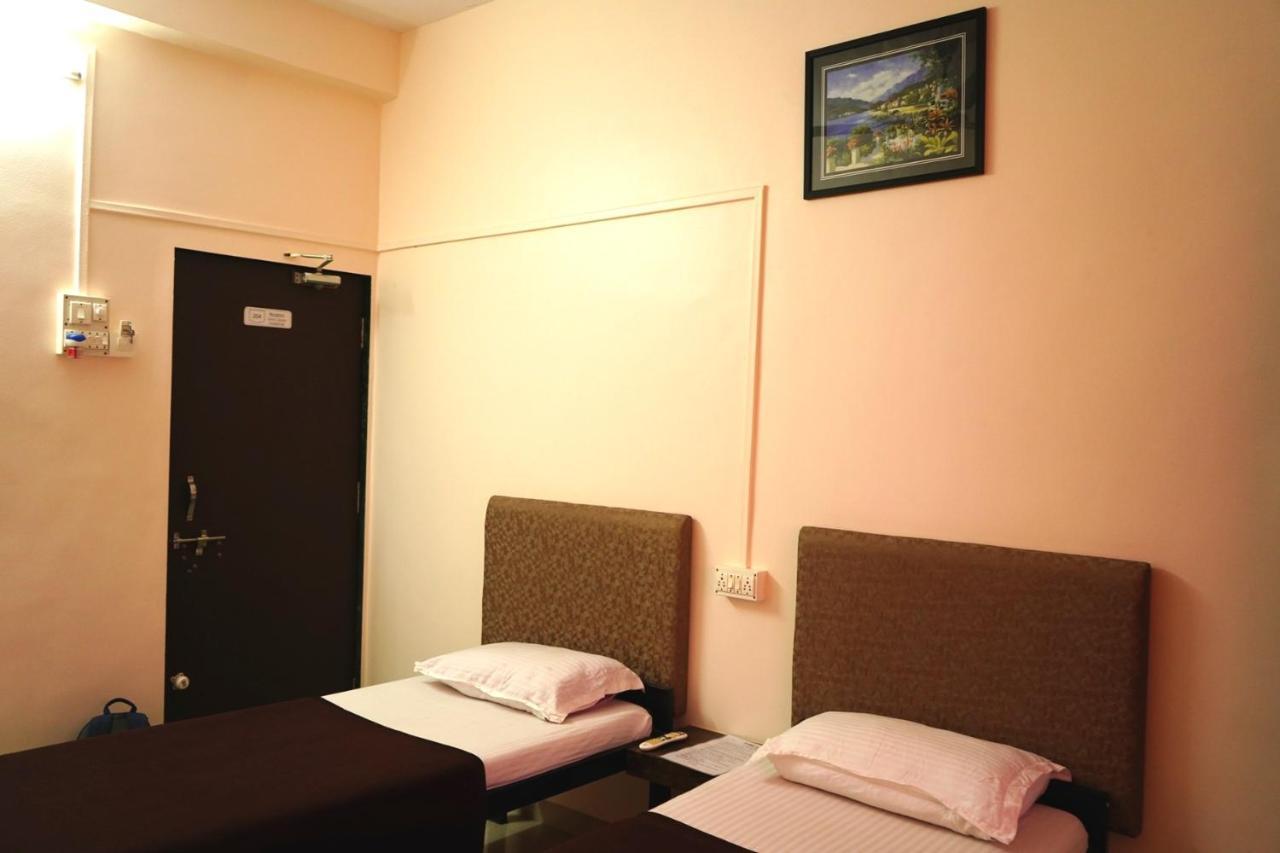 Yuvraj Lodge Osmanabad 외부 사진