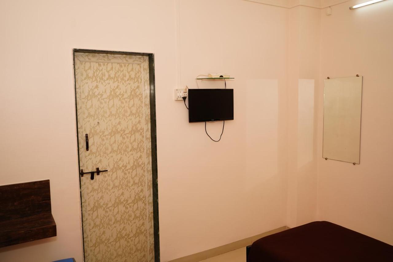 Yuvraj Lodge Osmanabad 외부 사진