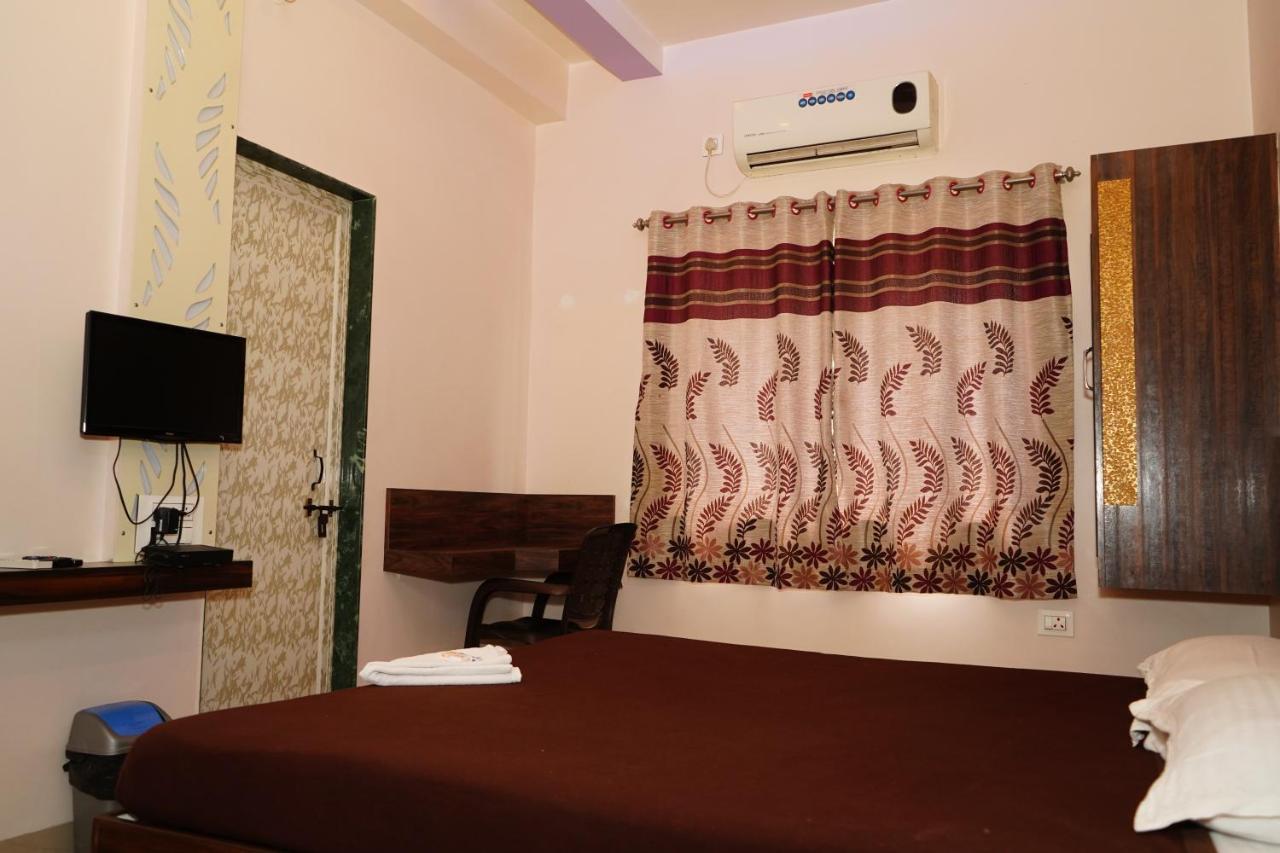 Yuvraj Lodge Osmanabad 외부 사진